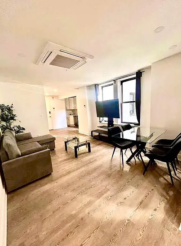 45 West 81st Street — Photo 2