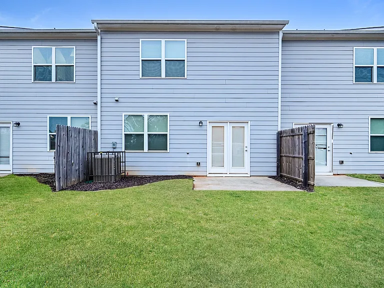 108 Swindon Dr — Photo 10