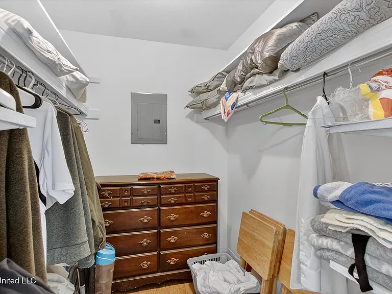 223 Highpoint Dr — Photo 11