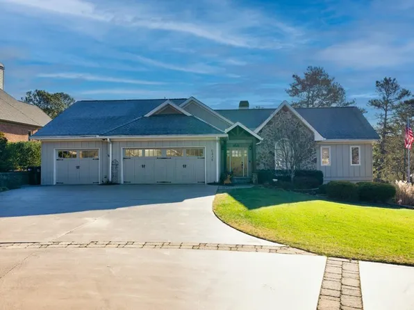 6235 Woodlake Dr, Buford, GA 30518