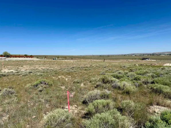 2 Sierra Madre Dr, Saratoga, WY 82331