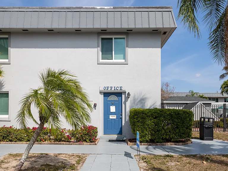 8372 Beacon Blvd — Photo 19