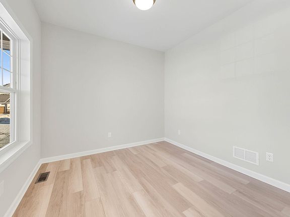 5th image of 14945 Riverview Ln N