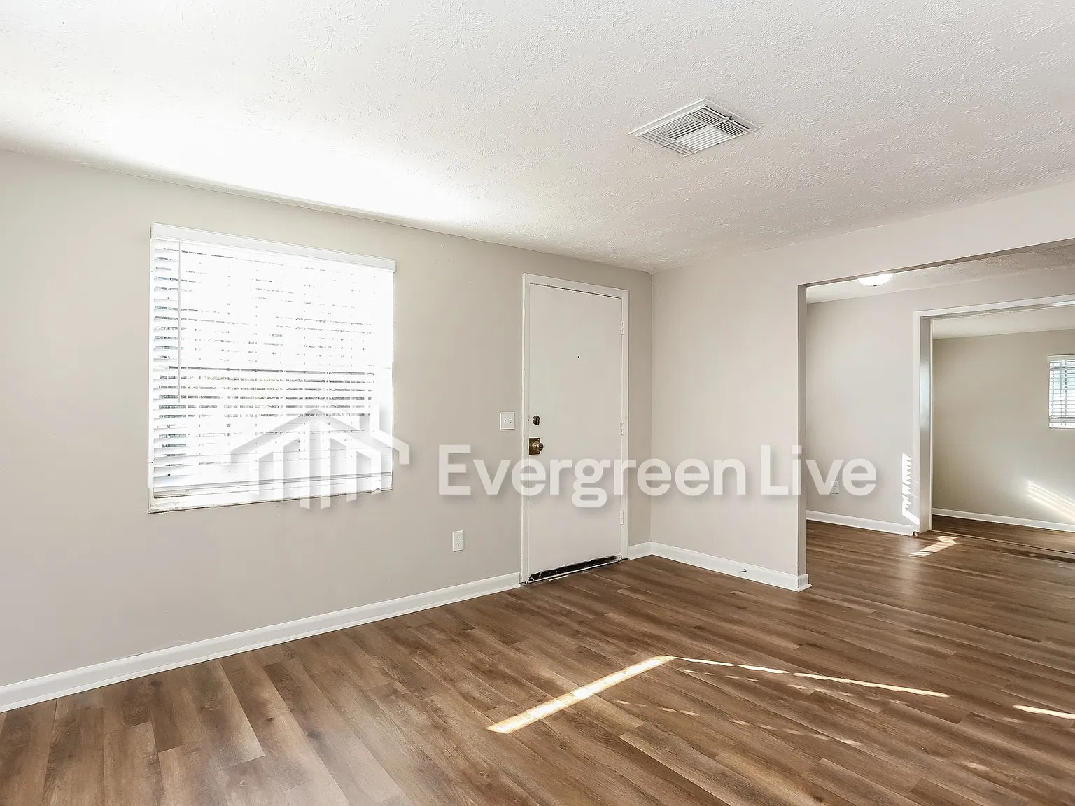 3 bed, 2.0 bath, 920 sqft, $1,095 — Photo 2