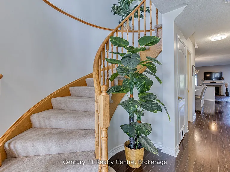 45 Hatch St E — Photo 4