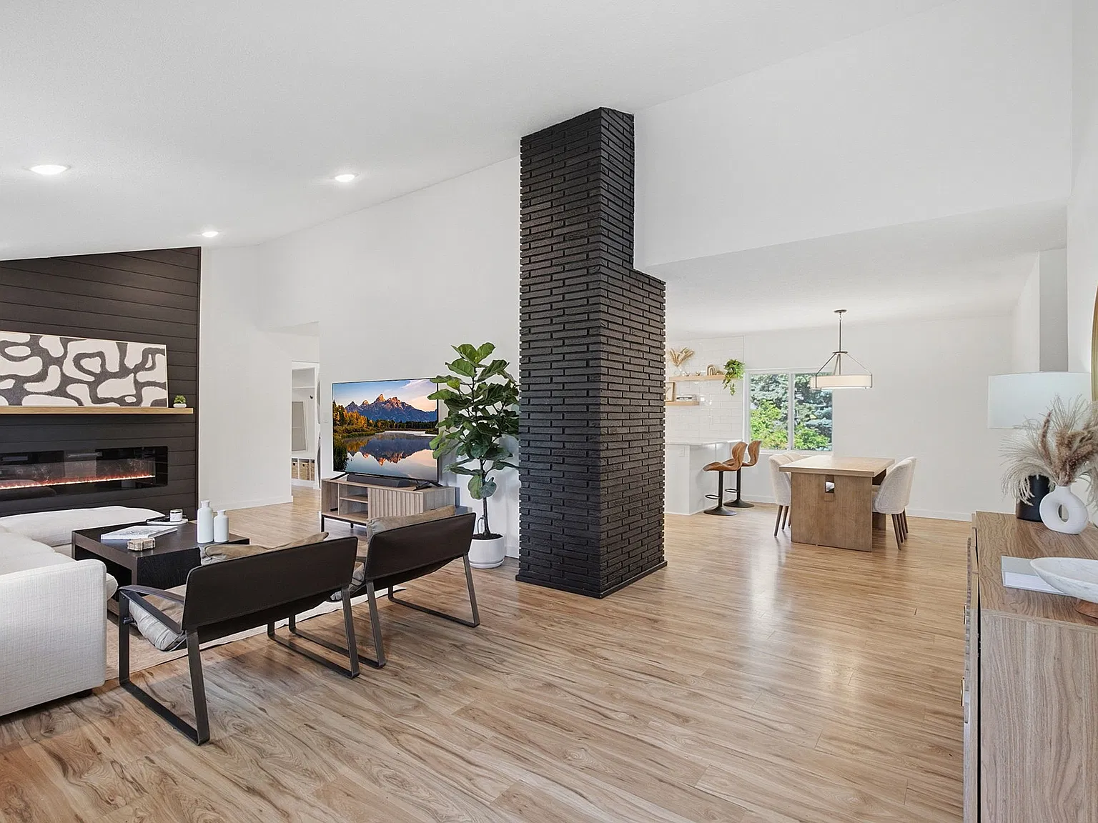 7840 Harold Ave — Photo 2