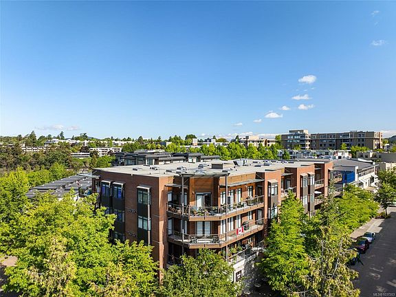 2nd image of 300 Waterfront Cres #305