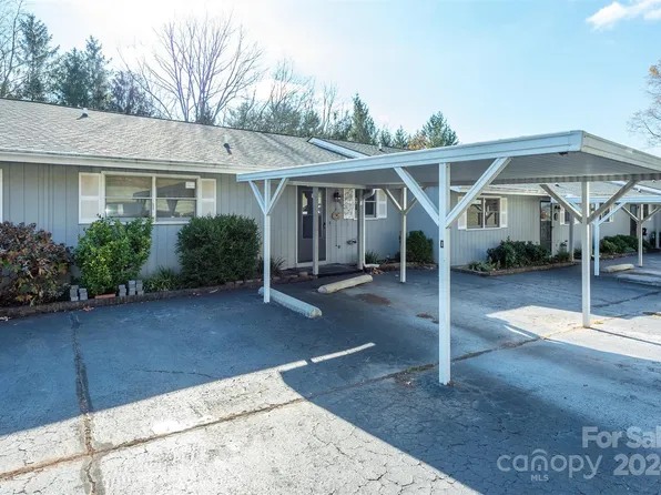 98 Randolph St APT D, Franklin, NC 28734