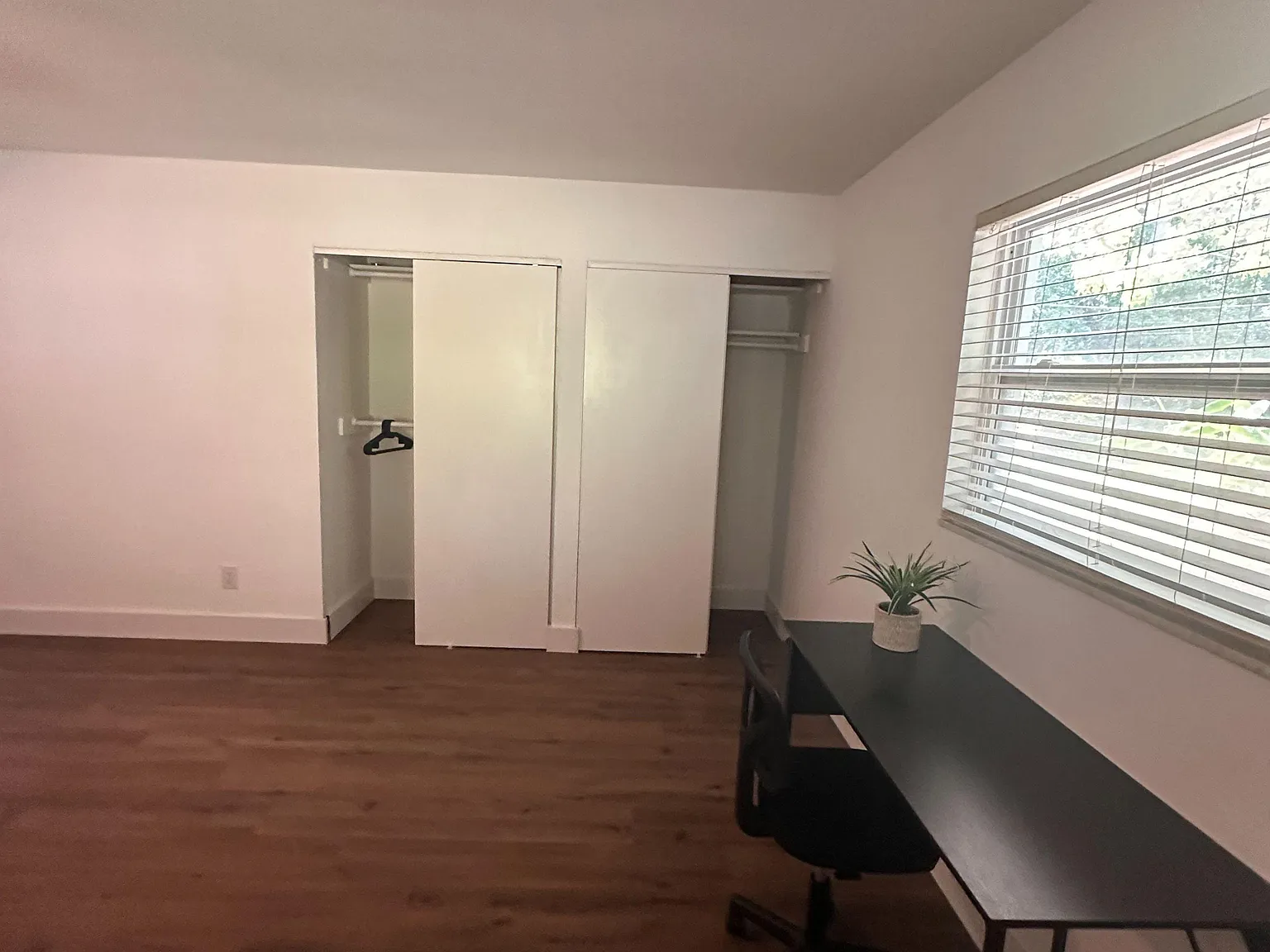 4 bed, 3.0 bath, 2220 sqft, $1,139 — Photo 2