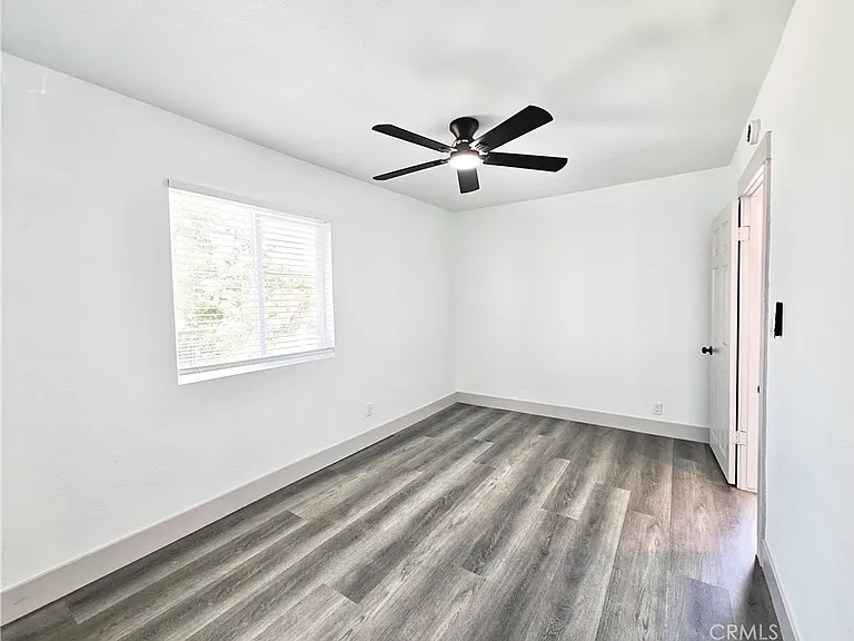 6728 S Whittier Ave — Photo 12