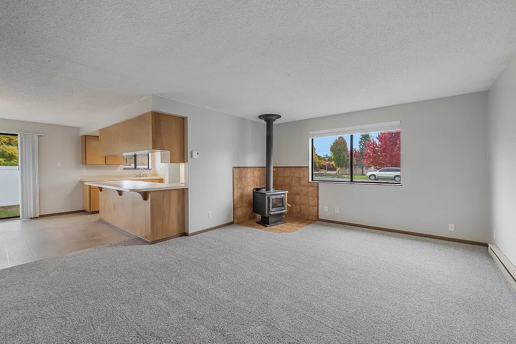 3 bed, 1140 sqft, $1,695 — Photo 3