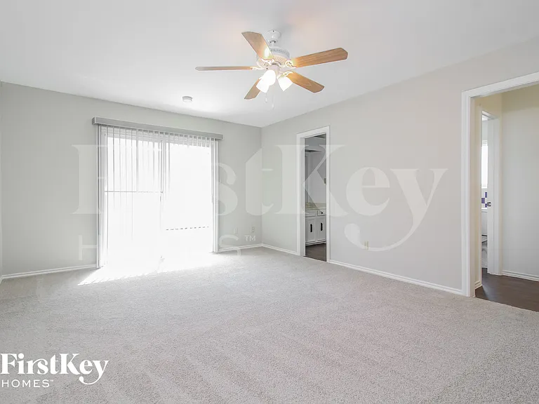 1113 Wood Creek Cir — Photo 9
