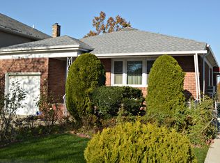 5021 Horatio Pkwy, Oakland Gardens, NY 11364