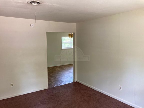 3rd image of 804 Mary St