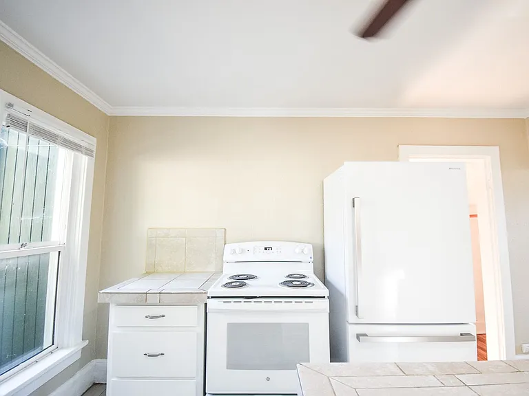 5272 NE 8th Ave — Photo 10