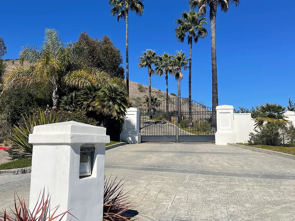 Gated property entry