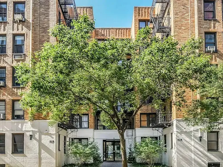 225 W 23rd St #2252R — Photo 2