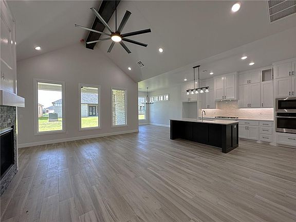3rd image of 8112 NW 152nd St