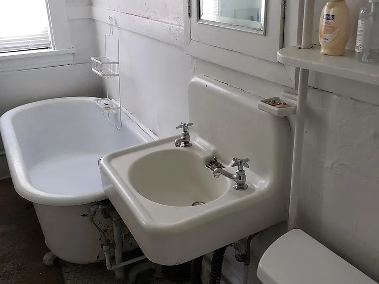 2303 Pleasant Ave — Photo 5