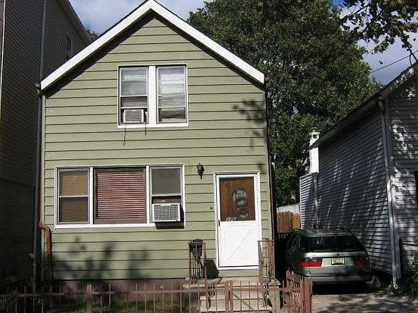 176 Hutton St, Jersey City, NJ 07307