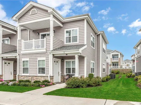 55 Winter Pl, East Northport, NY 11731