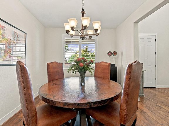 5th image of 218 Saffron Court