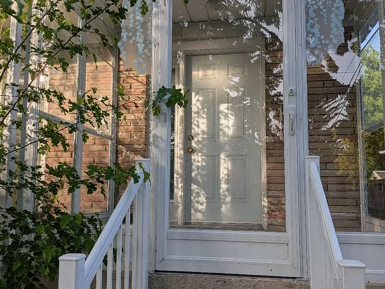 25 Linelle St #UPSTAIRS — Photo 2