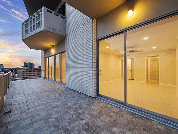 3rd image of 2016 Main St APT 622