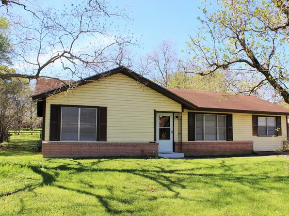 204 Cornish Dr, Brenham, TX 77833