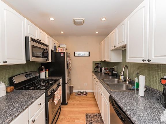 4th image of 435 W Oakdale Ave #2W
