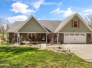 3033 Lazy River Ln, Sevierville, TN 37876