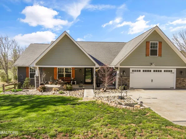 3033 Lazy River Ln, Sevierville, TN 37876