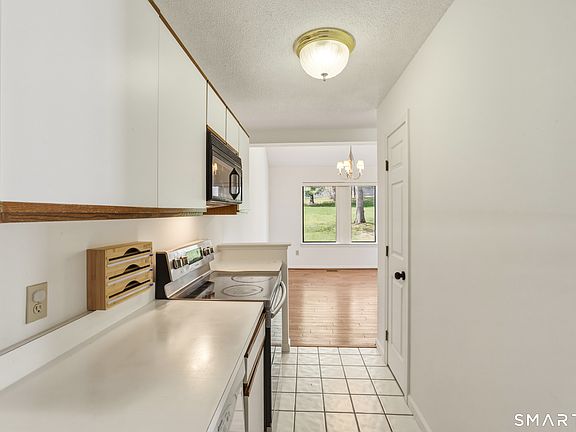 4th image of 20 Reed Court #20