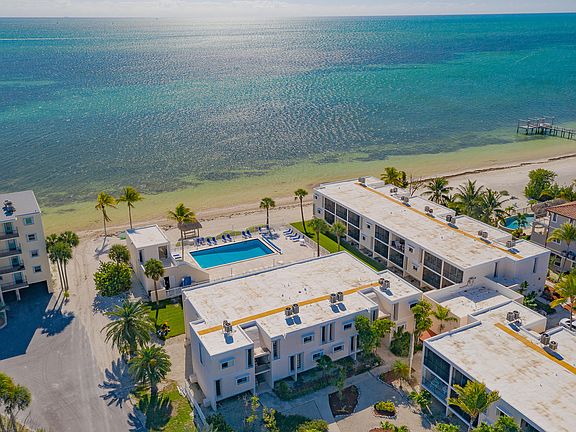3rd image of 133 Coco Plum Dr #17