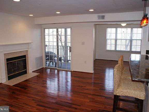 5th image of 9716 Lake Pointe Ct APT 203