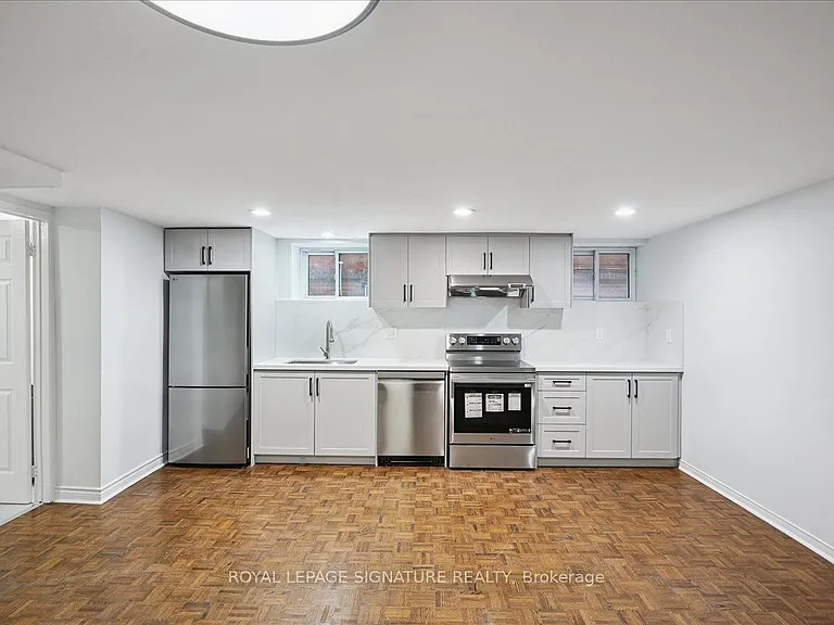 12 Castle View Ave #LOWER — Photo 2