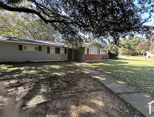 1st image of 3001 Lakewood Dr