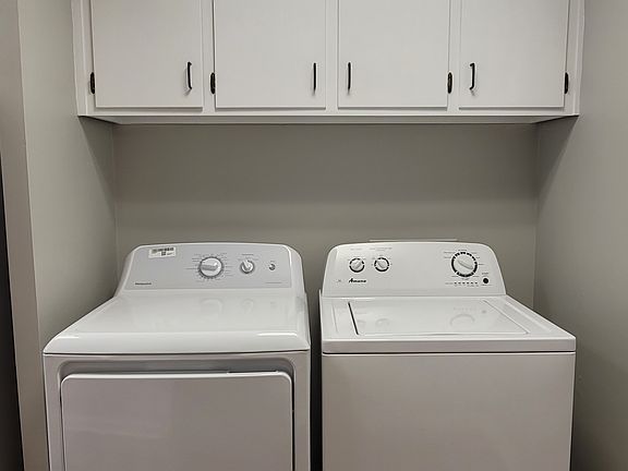 Utility room, W/D NOT included