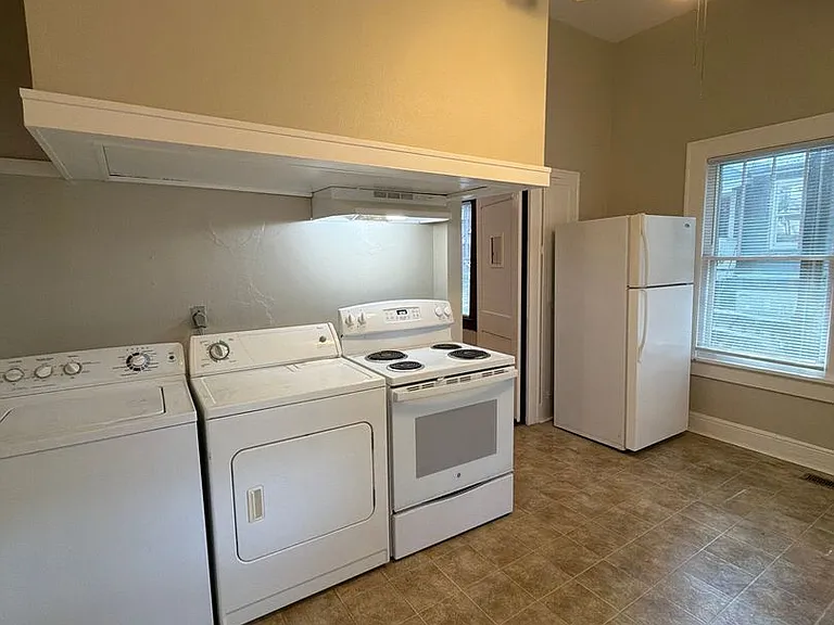 534 E Call St — Photo 21