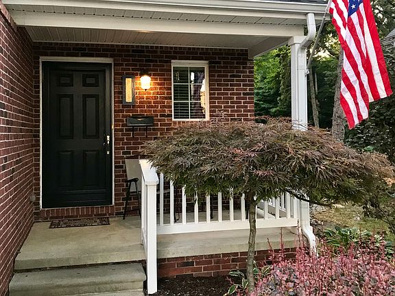 3rd image of 656 Fairground St