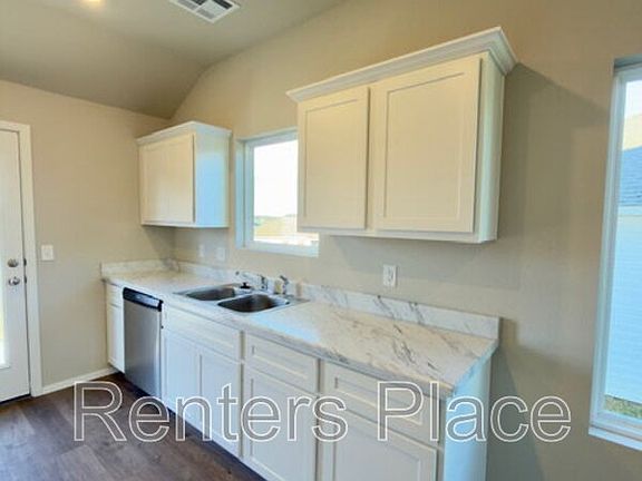 4th image of 2103 S Lakin Ln