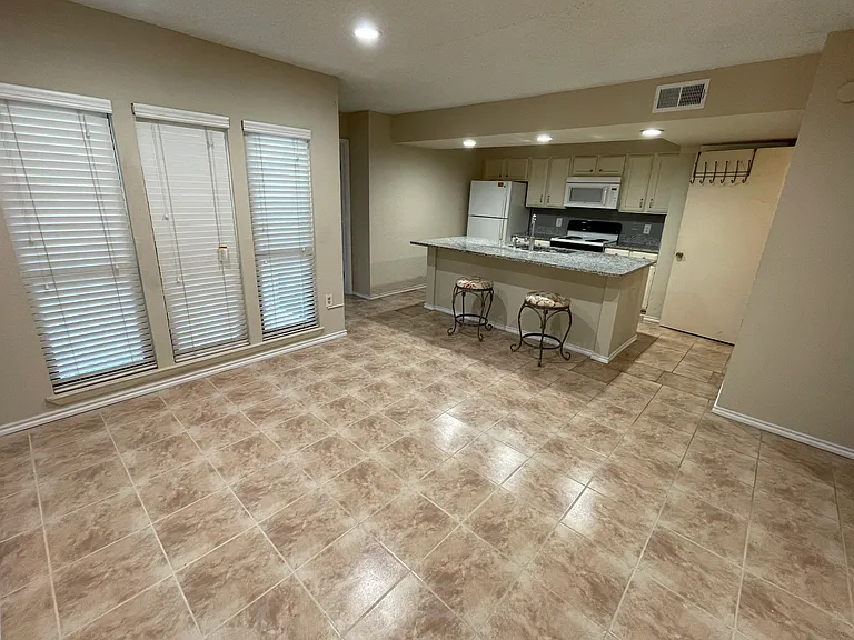 9611 Walnut St #1102 — Photo 2