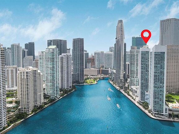 2nd image of 325 Biscayne Blvd #1726