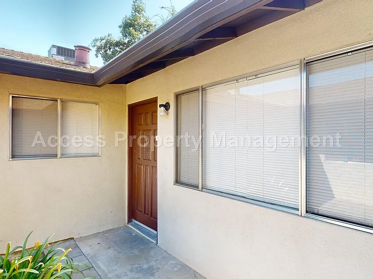 1516 Floyd Ave — Photo 2