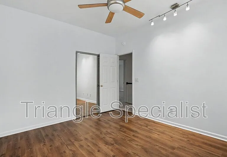 7648 Astoria Pl — Photo 13