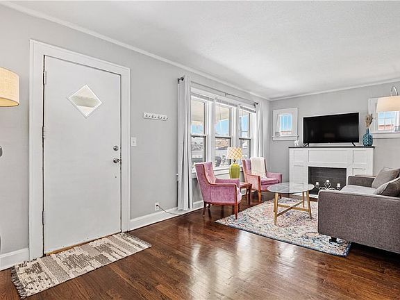 5th image of 46 W 74th St