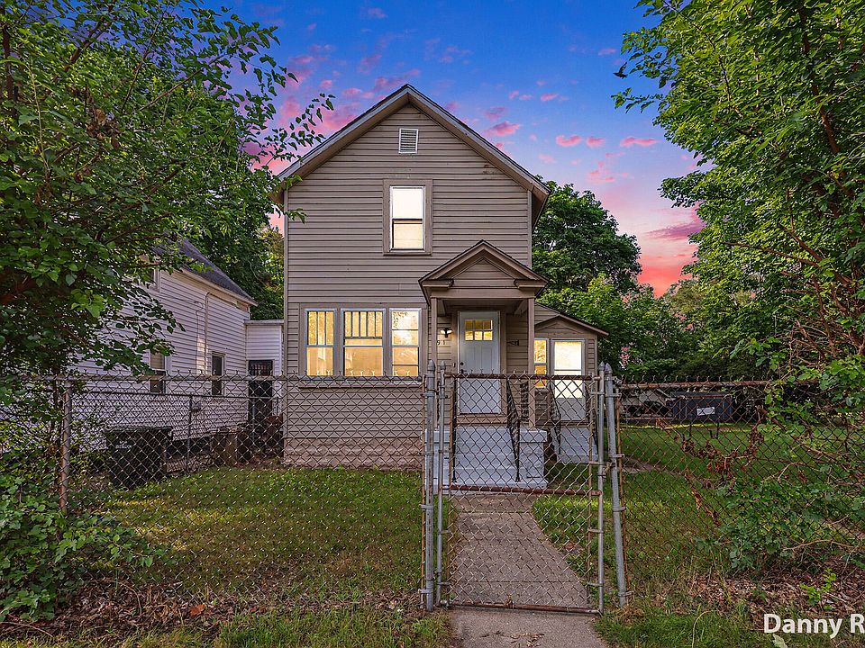 1st image of 691 E Isabella Ave
