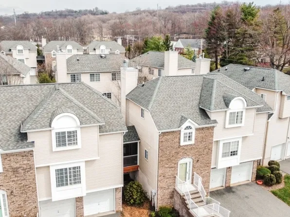 6 Whispering Way W BLDG 6 #6, Berkeley Heights Twp., NJ 07922