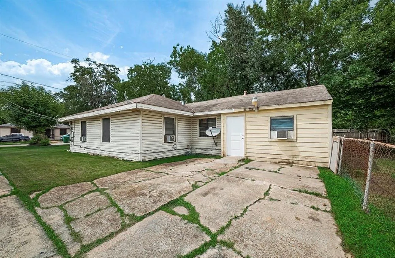 3 bed, 2.0 bath, 976 sqft, $1,800 — Photo 3