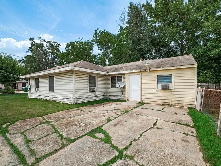 6741 Goforth St — Photo 3